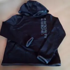 180）Under Armour ColdGear ブラックパーカー YSM