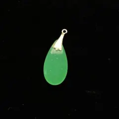 560遺品整理品　ペンダントトップ　翡翠？　ヒスイ？　瑪瑙？　グリーンオニキス？