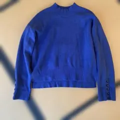 青いハイネッククロップドニット