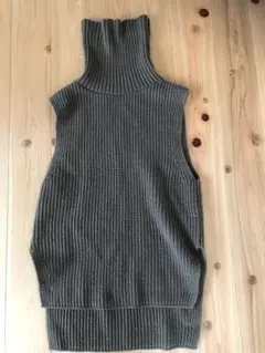 ノースリーブタートルニット　ユニクロ(UNIQLO)