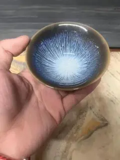 青と白のグラデーションの器