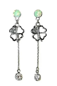 【特別価格】スワロフスキー　オパールとジルコニアのラッキーピアス&イヤリング