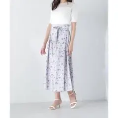 【未使用】ナチュラルビューティーベーシック　ベルテッドフラワープリントスカート