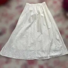 GUカットワーク刺繍入りホワイトフレアロングスカート