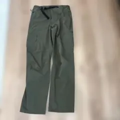 オリーブグリーン パンツ