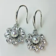 ☆素敵！可愛い花形 ゆらゆら天然あこや真珠6.1mmX2粒 k10WGピアス 