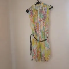 ZARA BASIC 花柄 ノースリーブ ブラウスのサムネイル