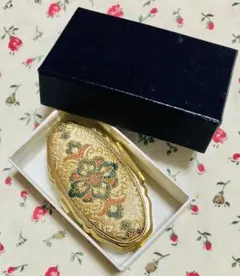 刺繍入りオーバル型ケース 裁縫道具付き　ソーイングセット　新品未使用