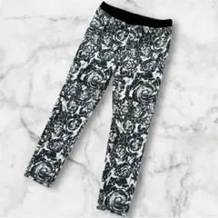 レギンスパンツ　花柄　ストレッチパンツ　柄パンツ　ブラック/ホワイト　L