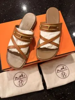 【極美】HERMÈS エルメス レザー サンダル ゴールド金具 付属品有のサムネイル