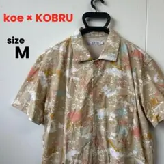 【美品】koe × KOBRU コラボ ペイント 総柄 半袖シャツ M ベージュのサムネイル