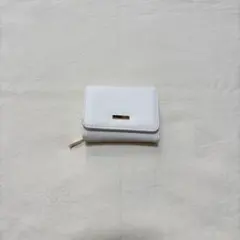 ホワイト 三つ折り財布 ゴールド金具付き