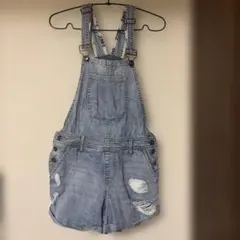 【FOREVER 21 】オーバーオール デニム　ショートパンツ　ダメージのサムネイル