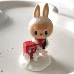 LABUBUラブブミニチュアフィギュア（コーラ）