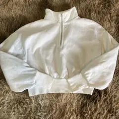 ホワイト ハイネック クロップドスウェット