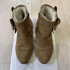 ベージュ スエード風 リボン付きブーツ