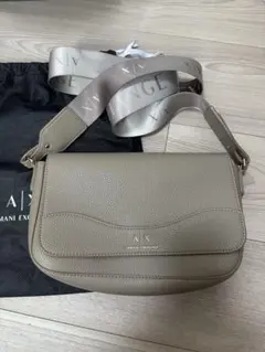 Armani Exchange ベージュショルダーバッグのサムネイル