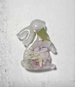 600 紫陽花✴黒うさぎ✴レジンヘアゴムキーホルダーブローチ - メルカリ