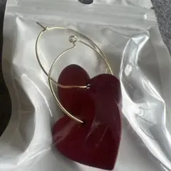 ハート型ピアス 深い赤色 木製