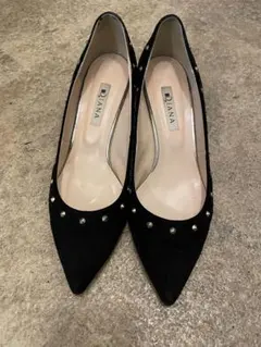 DIANA スタッズ付きブラックパンプス