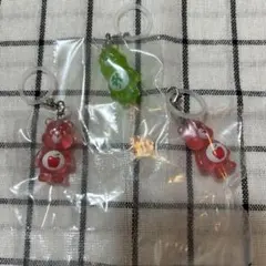 ケアベア　クリアマスコットチャーム2 赤　緑　3個セット