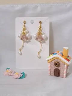 ハンドメイド ピンクと白の花形イヤリング