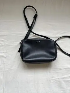 agnès b. ブラックショルダーバッグ