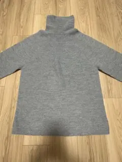 グレー タートルネック ニット　beauty&youth