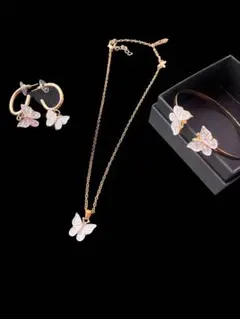 最安値❤️蝶モチーフ ジュエリーセット　ピアス、ネックレス、ブレスレット
