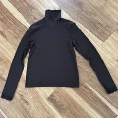 GU メローフリル ダークブラウン ソフトリブタートルネック 長袖