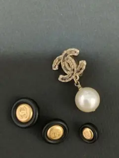 CHANEL ロゴチャーム パール イヤリング