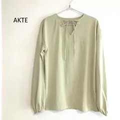 AKTE アクテ　Vネックコードブラウス　トップス　カットソー　グリーン　春服のサムネイル