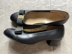 フェラガモ パンプス