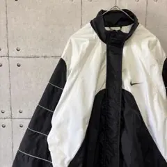 90s白タグ NIKEナイロンジャケット モノトーン バックロゴ 刺繍 Ｌ相当