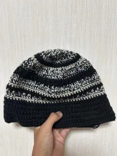 黒と白のストライプ クラッシャーハット