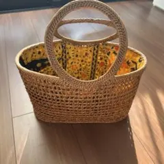 花柄内装のベージュかごバッグ