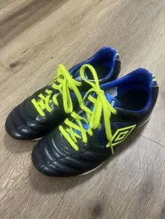 Umbro フットサルシューズ ブラック/イエロー　サイズ21