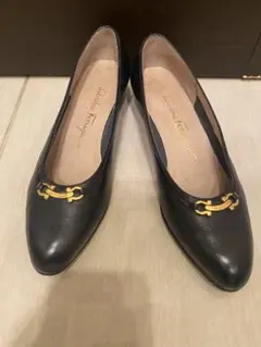 【Ferragamo】パンプス　ネイビー23.5cmのサムネイル