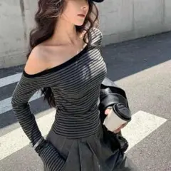 韓国 グレー黒 ストライプ ボーダー オフショルダー長袖トップス肩出し