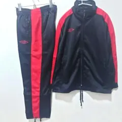 【新品】Umbro ジャージ 上下セット 黒/赤　150サイズ