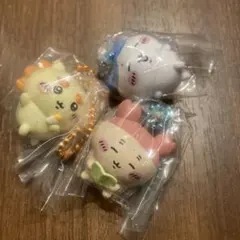 ちいかわ(ハチワレ　シーサー　古本屋)キーホルダー