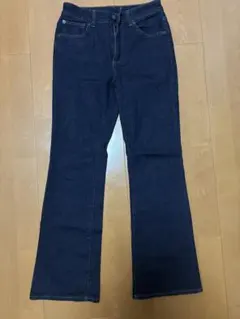【値下げ中‼️】GU ジーンズフレアパンツのサムネイル