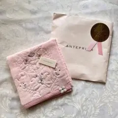 【新品】ANTEPRIMA 刺繍デザイン タオルハンカチ 大きめピンク