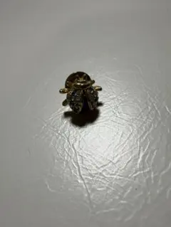 てんとう虫型ブローチ