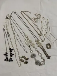 遺品整理品・ネックレスセット