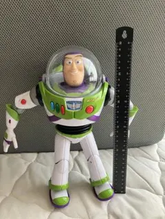 バズライトイヤー　トイ　フィギュア　しゃべるおもちゃ　トーキングフィギュア