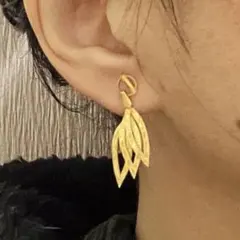 小さめ　ゴールド　金　ピアス 約２ｃｍ　２センチ　羽　葉っぱ　トリプル