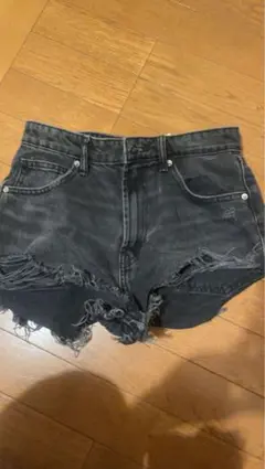 ZARA ブラック デニムショートパンツ ダメージ加工