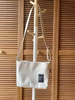 帆布のショルダーバッグ　カジュアル　お出かけ　アウトドアにも！