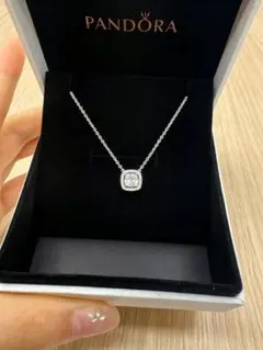 【美品】PANDORAネックレス角砂糖型のネックレス ネックレス シルバーカラー